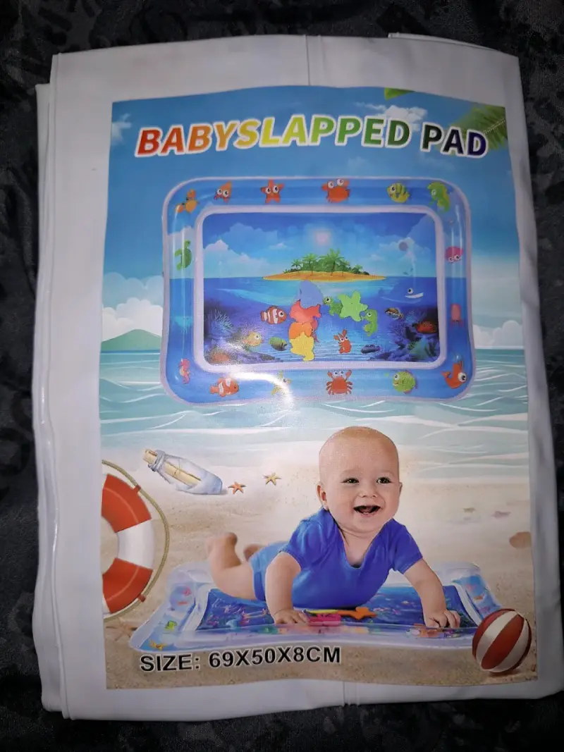Alfombra de agua para bebé con diseño marino