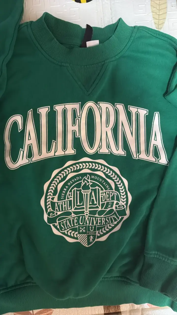 Polerón verde con estampado California - 2