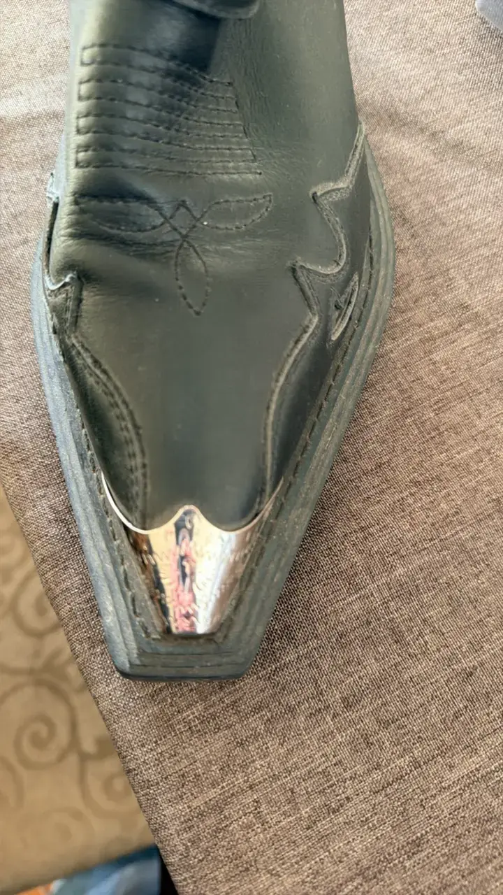 Botas vaqueras negras con detalles metálicos - 2