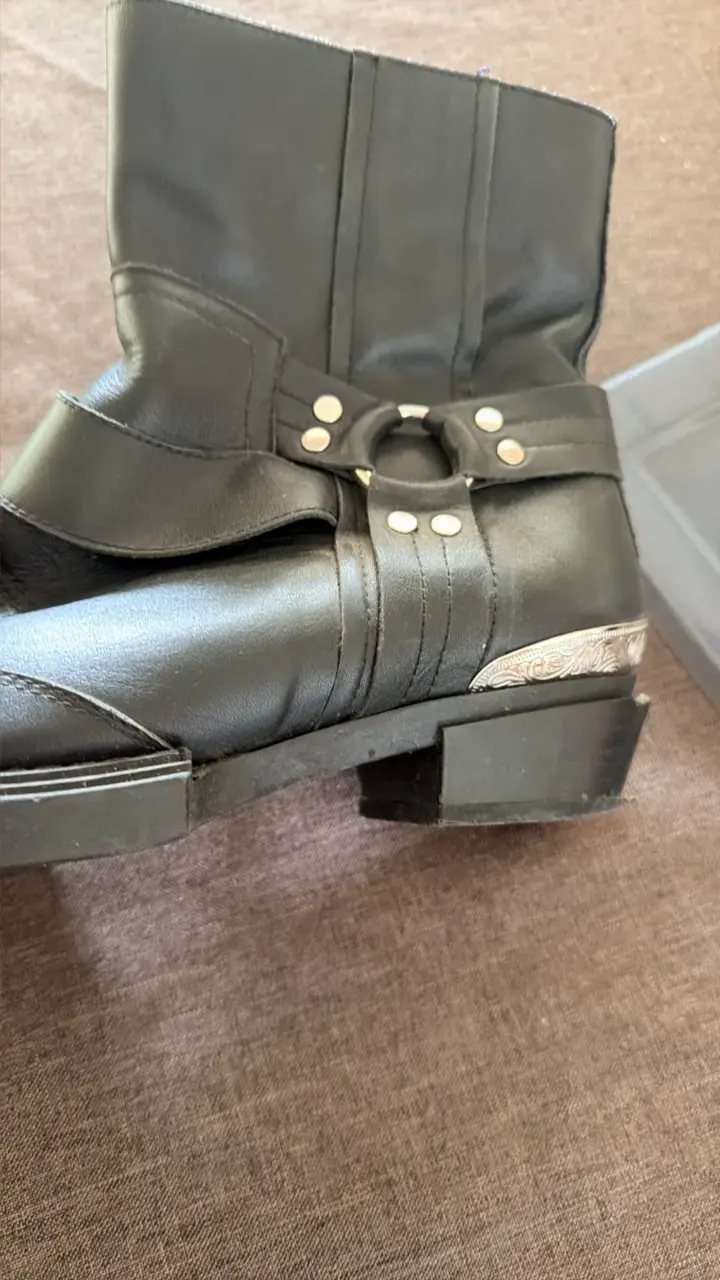 Botas vaqueras negras con detalles metálicos - 3