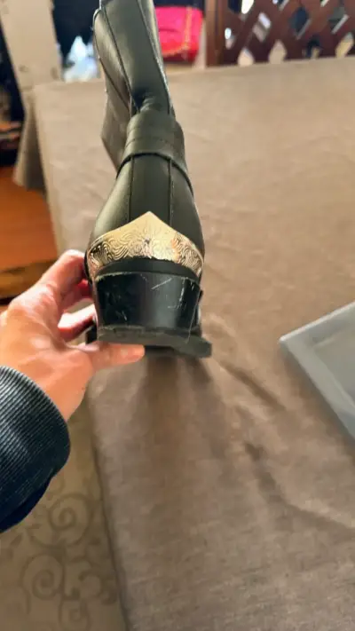 Botas vaqueras negras con detalles metálicos - miniatura 4