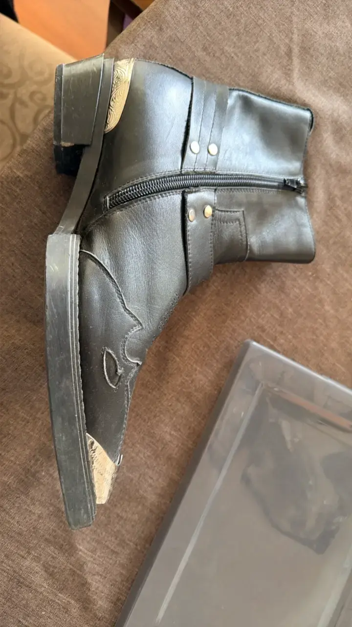 Botas vaqueras negras con detalles metálicos - 5