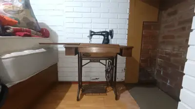 Máquina de Coser Antigua Peace con Mesa - miniatura 6