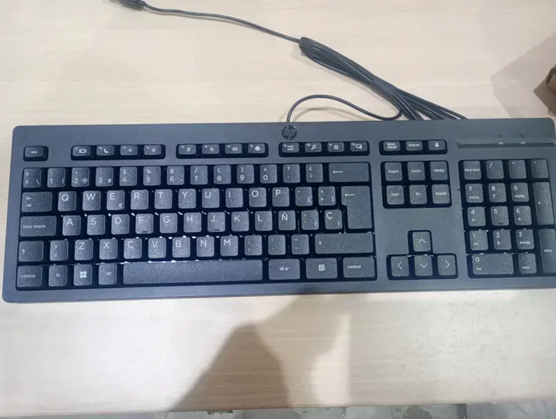 Teclado HP con cable USB negro - 4