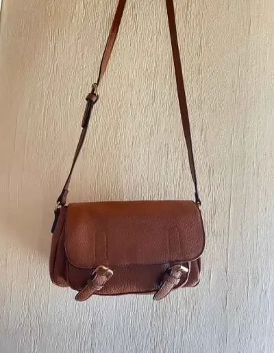 Bolso bandolera de cuero sintético - miniatura 2