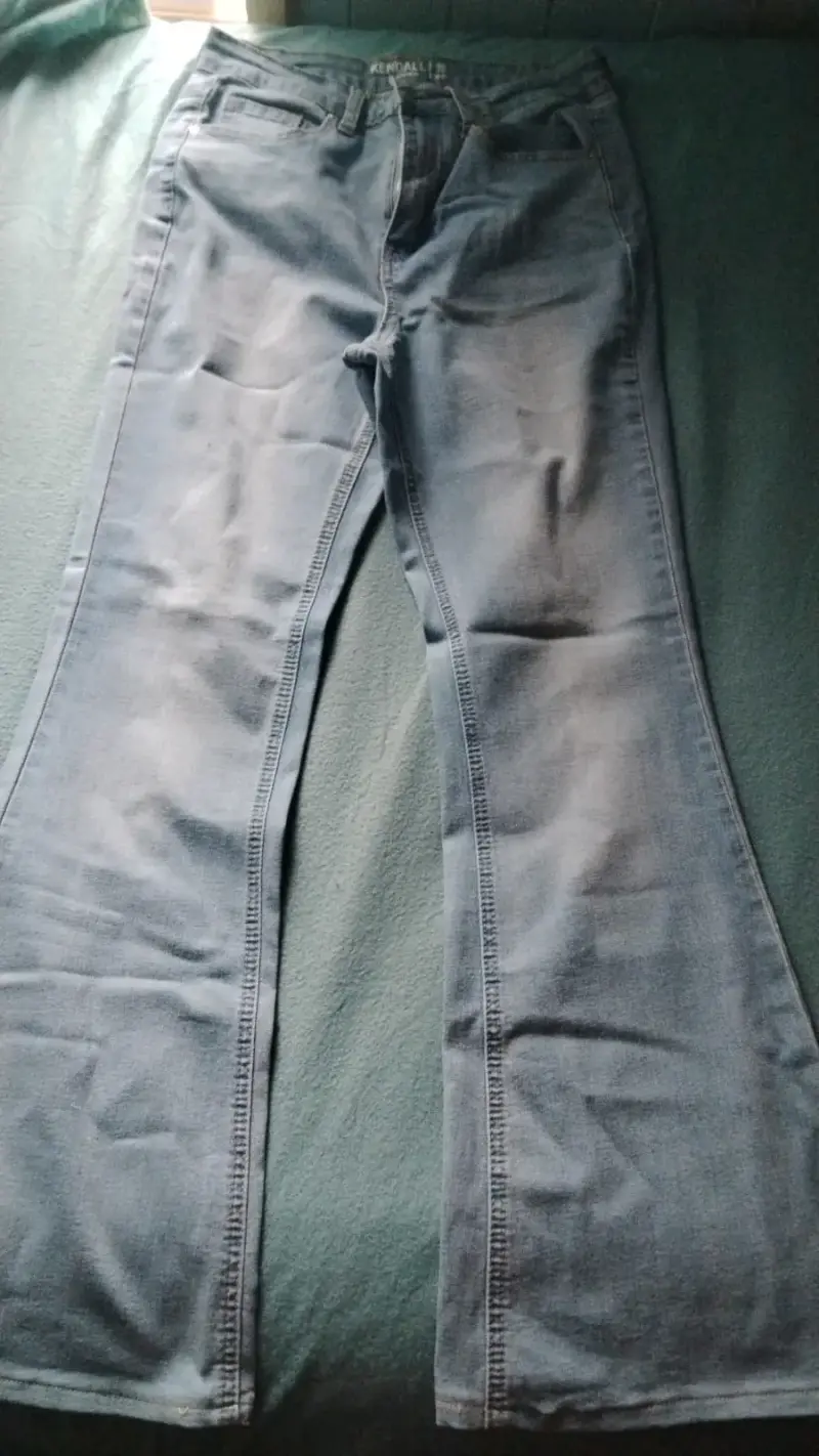 Jeans acampanados Kendall talla mediana