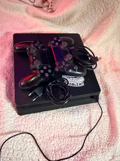 Consola Sony PS4 con 2 controles y juegos - miniatura 2