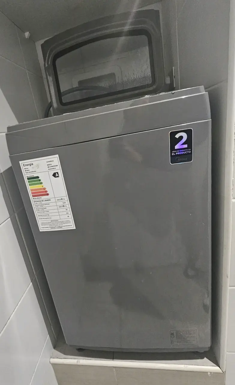 Lavadora automática Midea 9kg en buen estado - 2