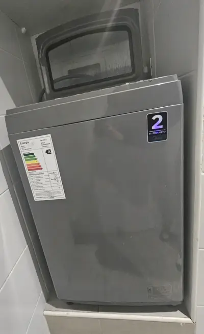 Lavadora automática Midea 9kg en buen estado - miniatura 2
