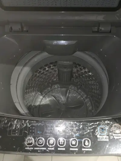Lavadora automática Midea 9kg en buen estado - miniatura 6