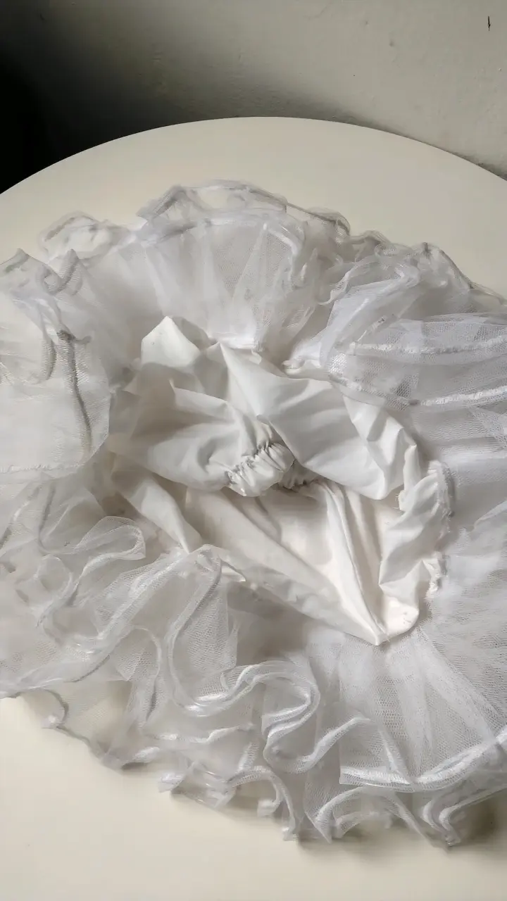 Vestido de niña con flores y volantes - 4