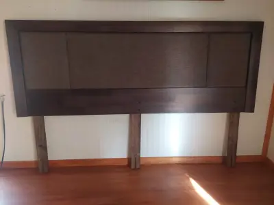 Cabecera de madera y tela para cama - miniatura 1