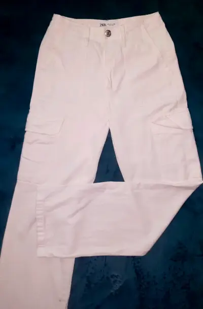 Pantalones cargo blancos Zara para mujer - miniatura 1