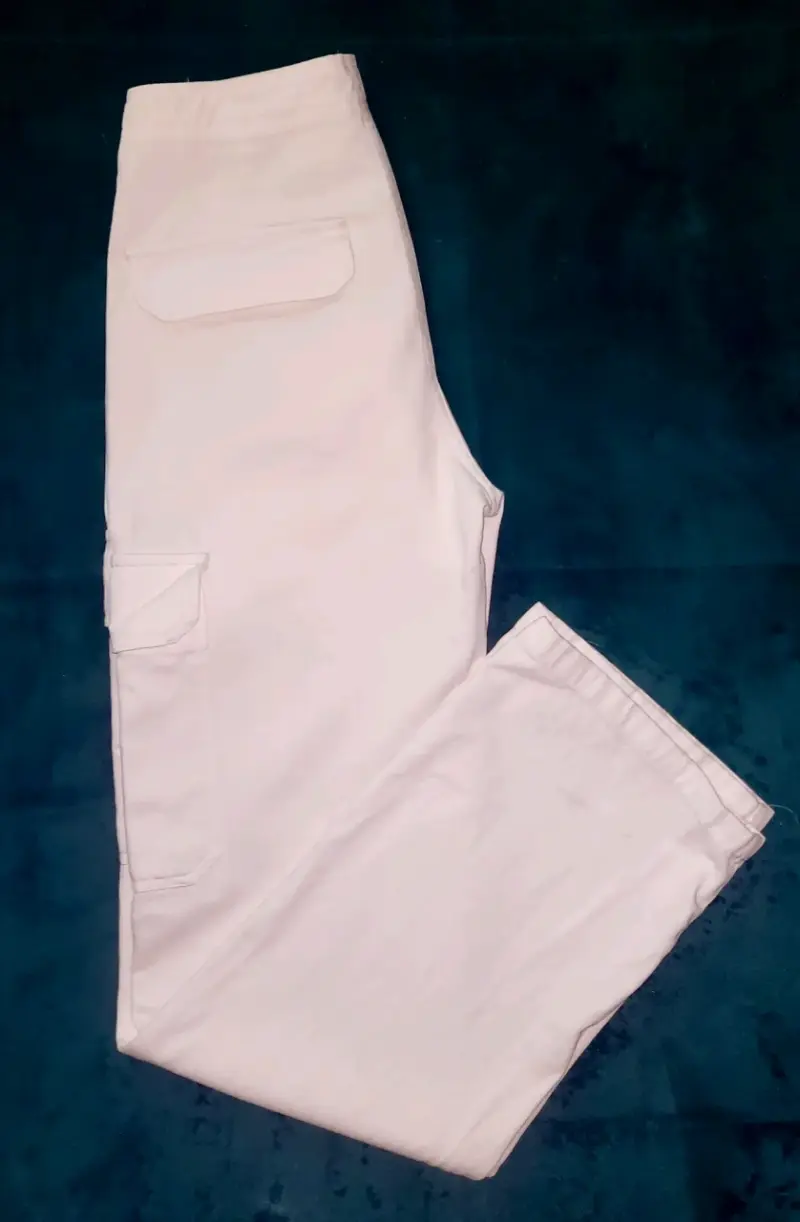 Pantalones cargo blancos Zara para mujer - 2
