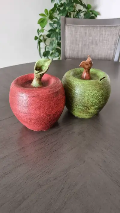 Decoración de manzanas de greda en rojo y verde - miniatura 4