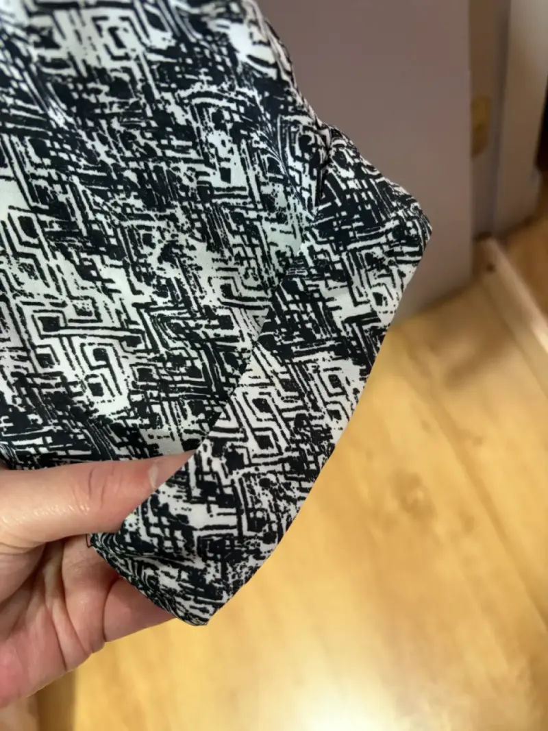 Pantalones estampados blanco y negro para mujer - 3