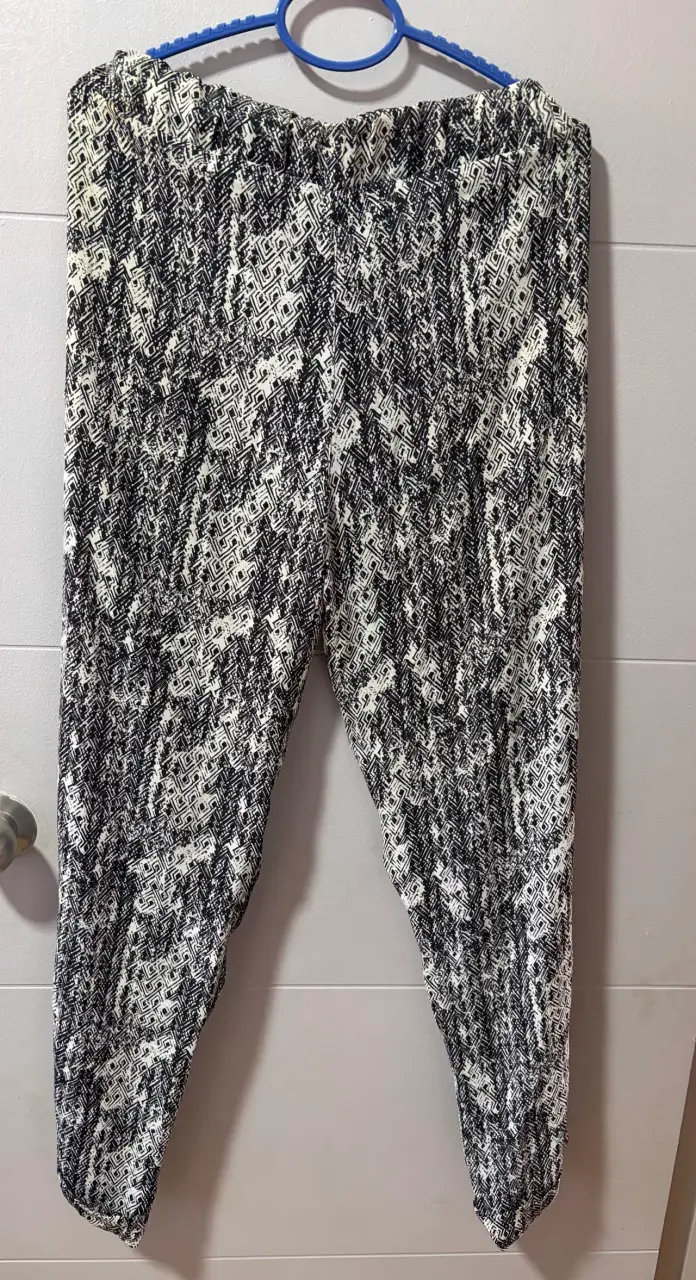 Pantalones estampados blanco y negro para mujer - 5