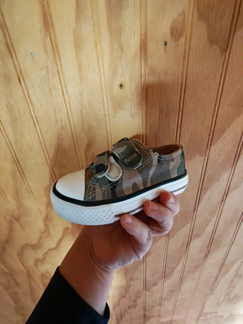 Zapatillas de niño camufladas con velcro