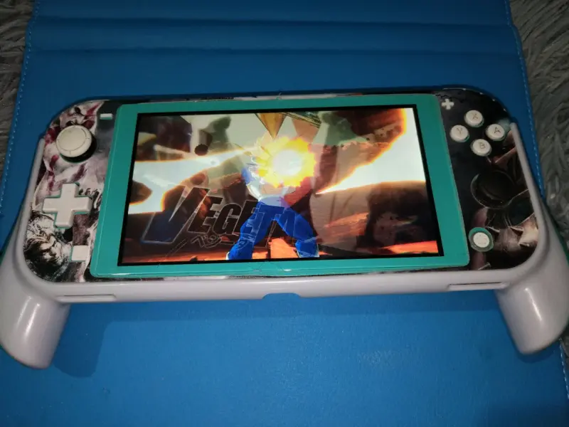NINTENDO SWITCH LITE LIBERADA + ACCESORIOS - 3
