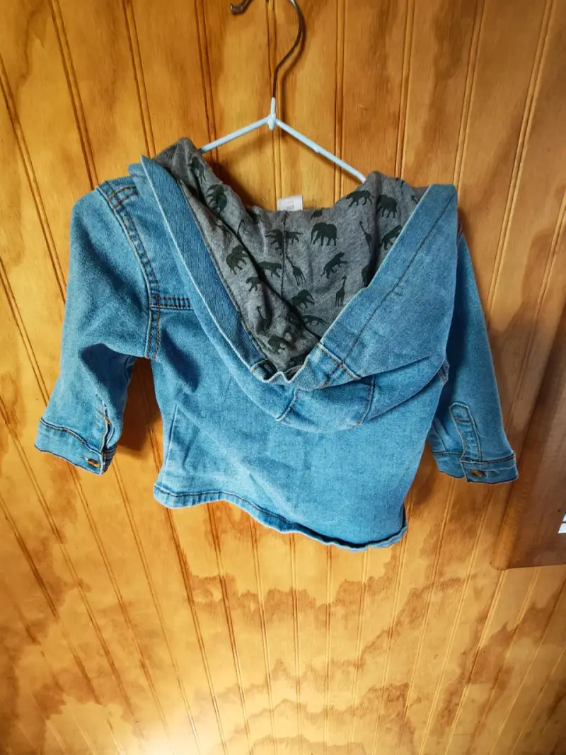 Chaqueta de mezclilla para niño con capucha - 2