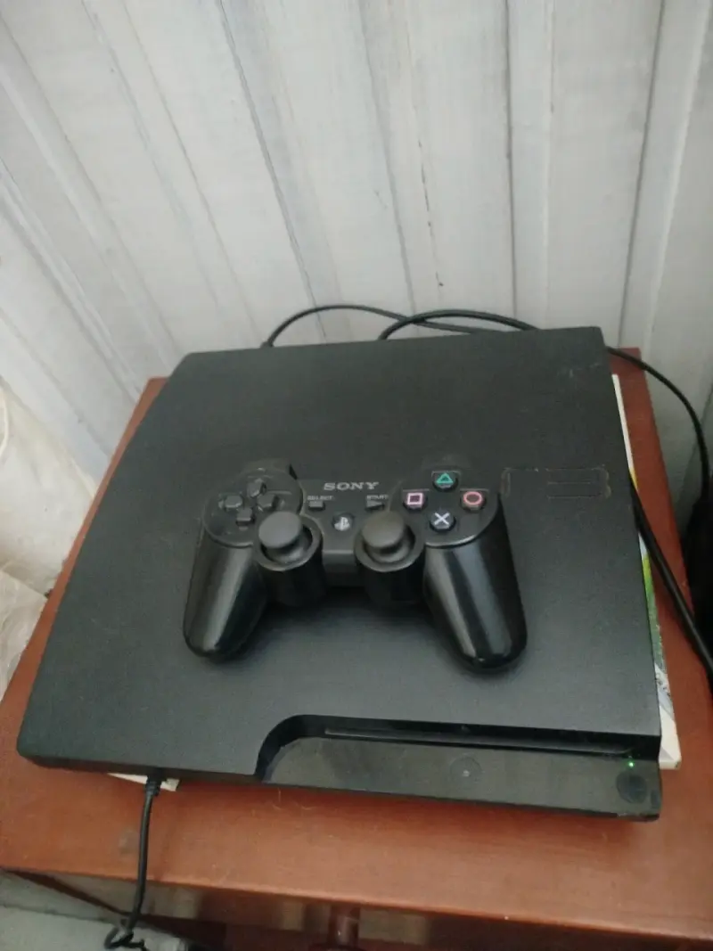 Consola PlayStation 3 con Control y Juegos - 2