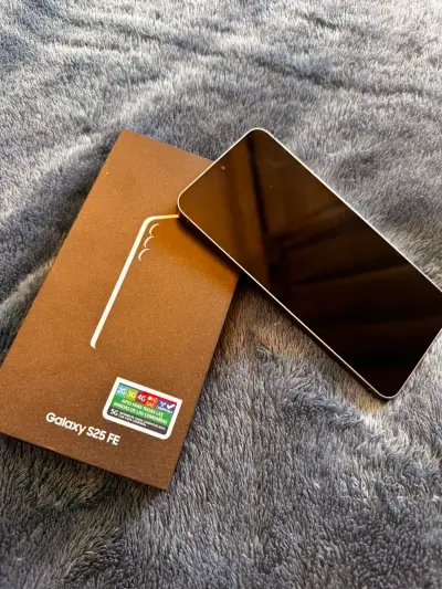 Samsung Galaxy S25 FE con caja original - miniatura 1
