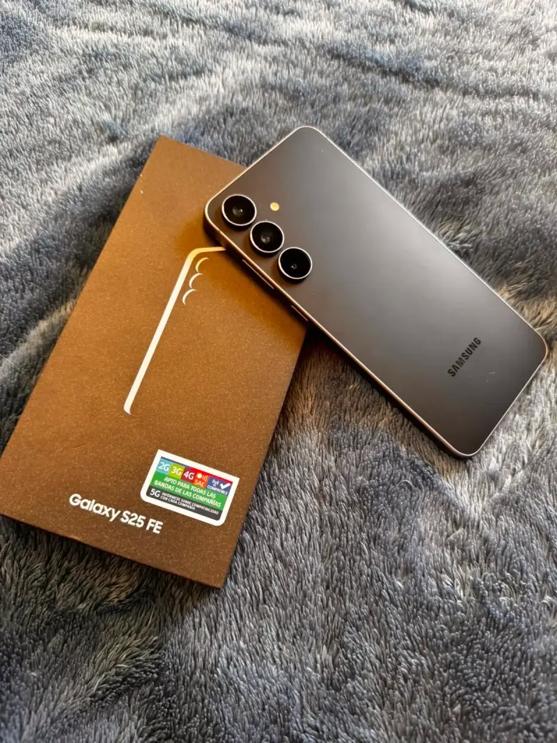Samsung Galaxy S25 FE con caja original - 2