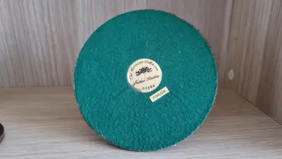 Figura decorativa de pájaro en base de madera - miniatura 3