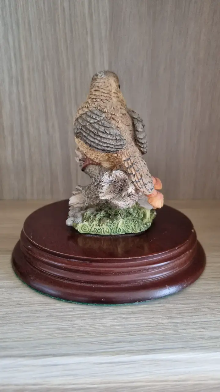 Figura decorativa de pájaro en base de madera - 5