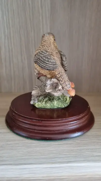 Figura decorativa de pájaro en base de madera - miniatura 5