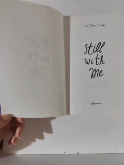 Libro 'Still With Me' de Lily Del Pilar - miniatura 4