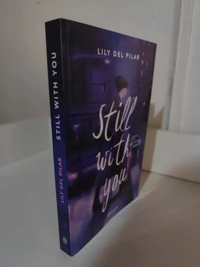 Libro 'Still With You' de Lily Del Pilar - miniatura 1