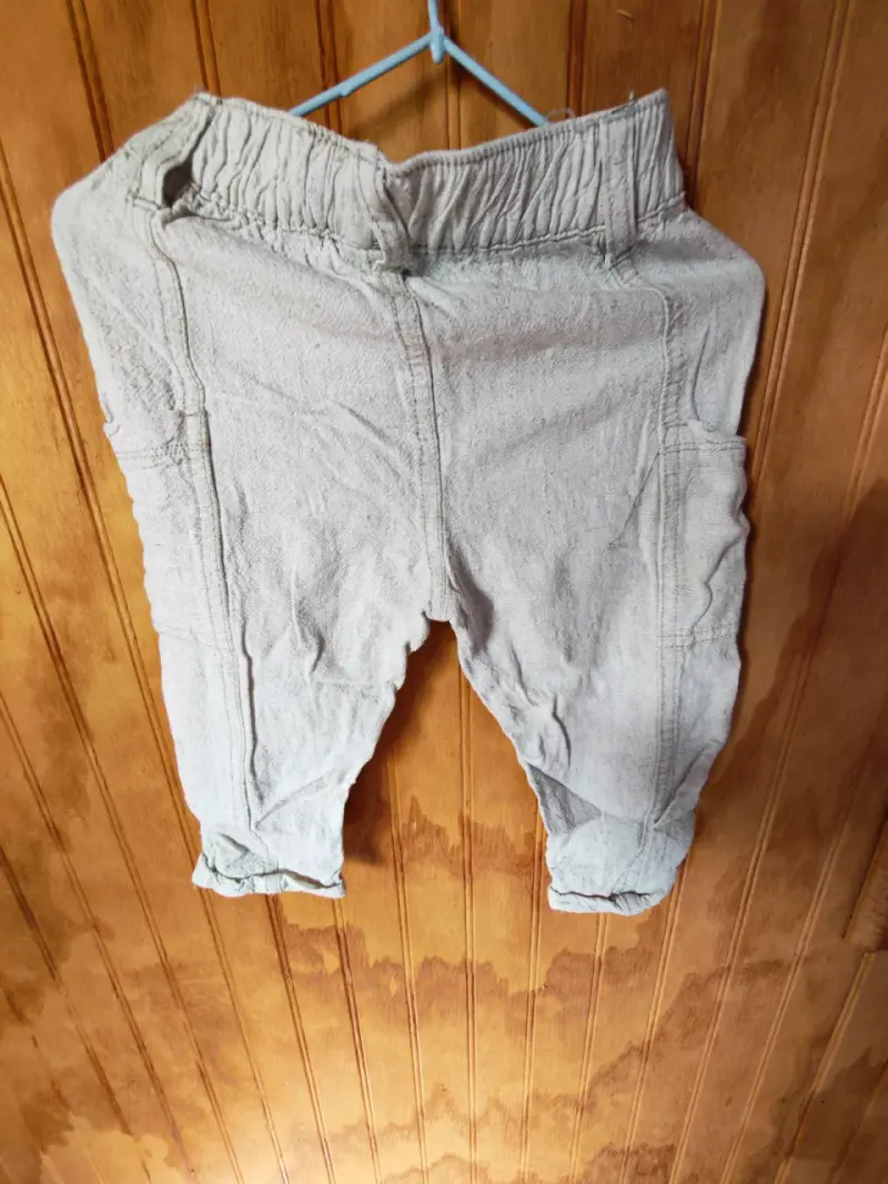 Pantalones de bebé color beige con elástico - 2
