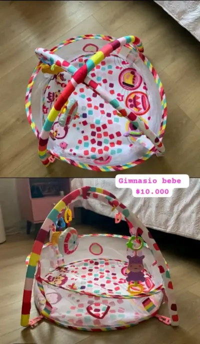 Gimnasio para bebé colorido con juguetes colgantes - miniatura 1