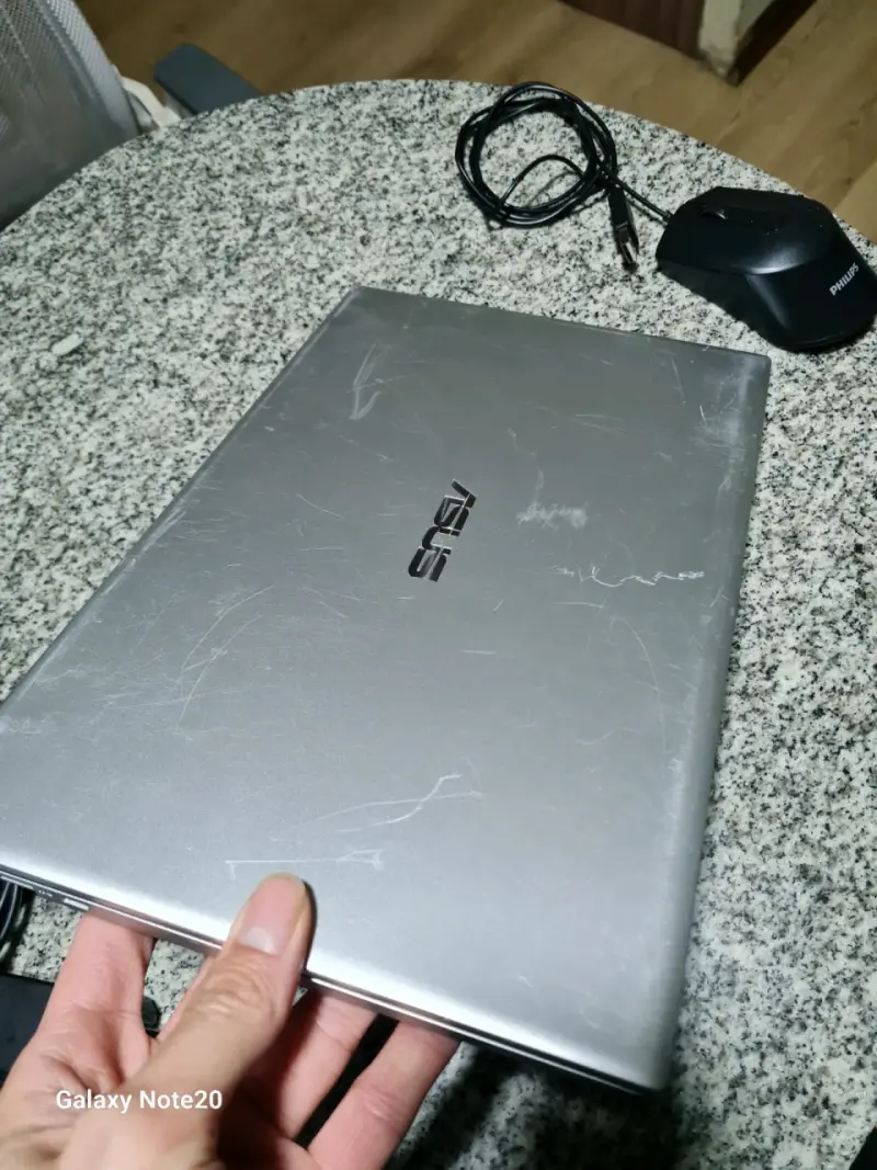 Laptop ASUS VivoBook lista para usar - 2