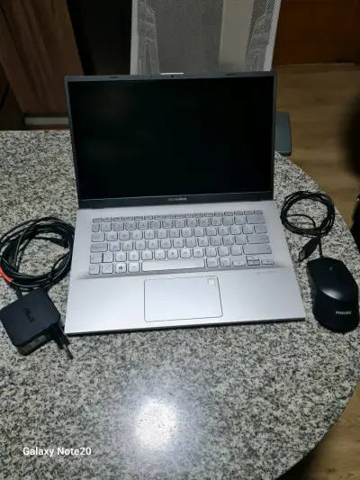 Laptop ASUS VivoBook lista para usar - miniatura 5