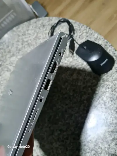 Laptop ASUS VivoBook lista para usar - miniatura 6