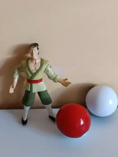 Lote de figuras de acción y juguetes variados - miniatura 4