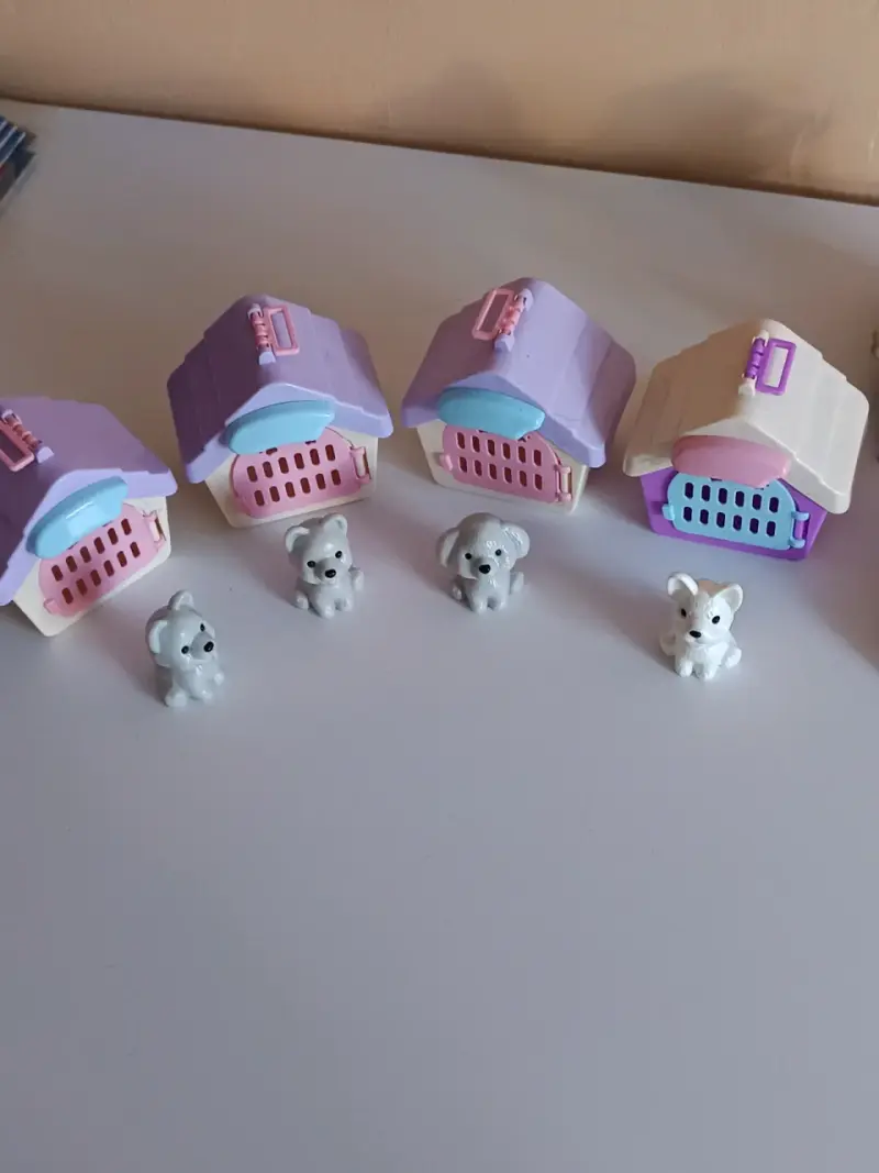 Lote de figuras de acción y juguetes variados - 5