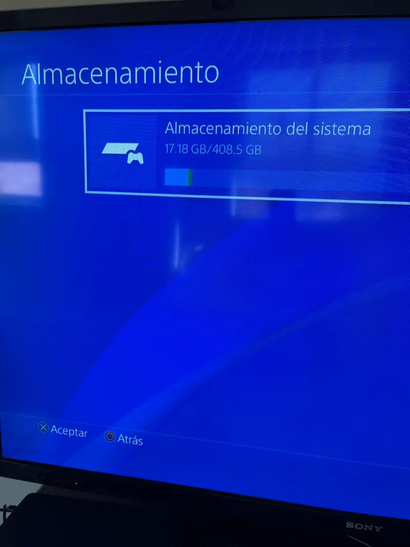Consola PS4 con control y juego Street Fighter V - 4