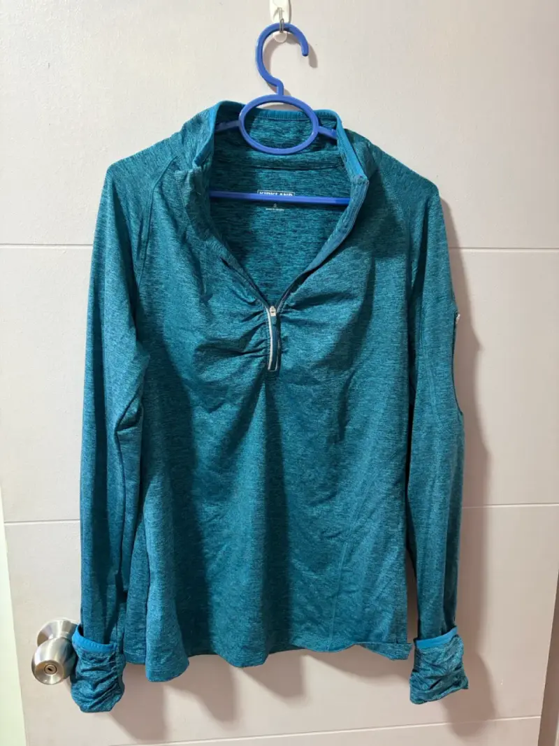 Polera deportiva azul para mujer - 1