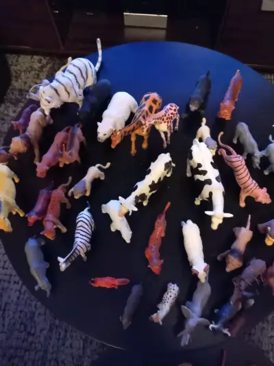 Set de Figuras de Animales de Plástico - miniatura 3
