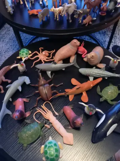 Set de Figuras de Animales de Plástico - miniatura 4
