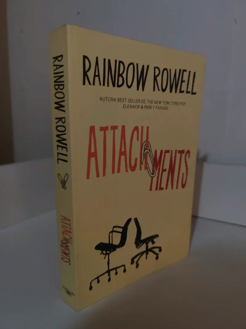 Libro "Attachments" de Rainbow Rowell - 1