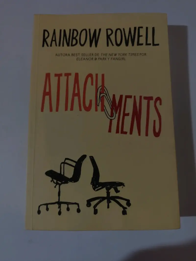 Libro "Attachments" de Rainbow Rowell - 2