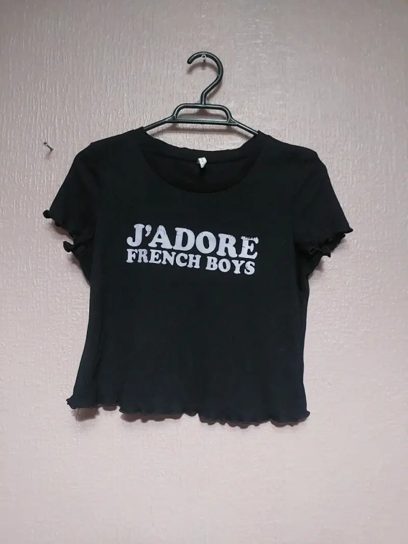 Polera negra con estampado 'J'adore French Boys' - 1