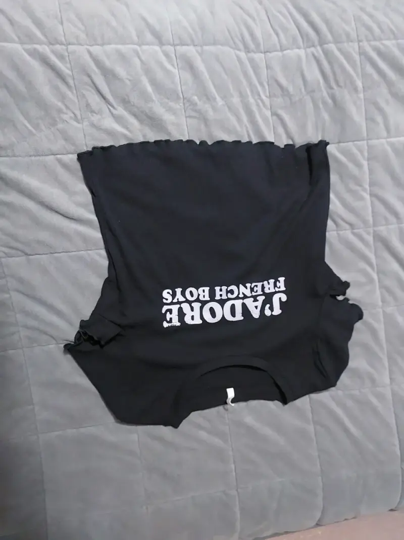 Polera negra con estampado 'J'adore French Boys' - 2