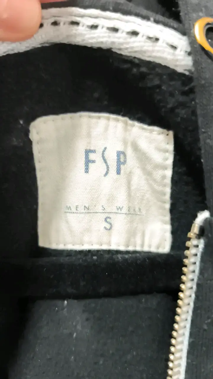 Polerón negro con capucha y cierre FSP - 2
