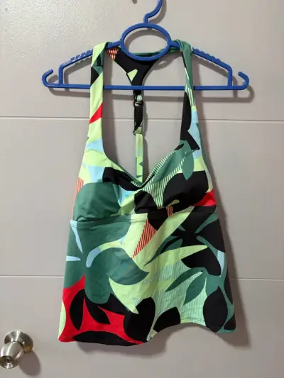 Top deportivo estampado tropical para mujer - miniatura 1
