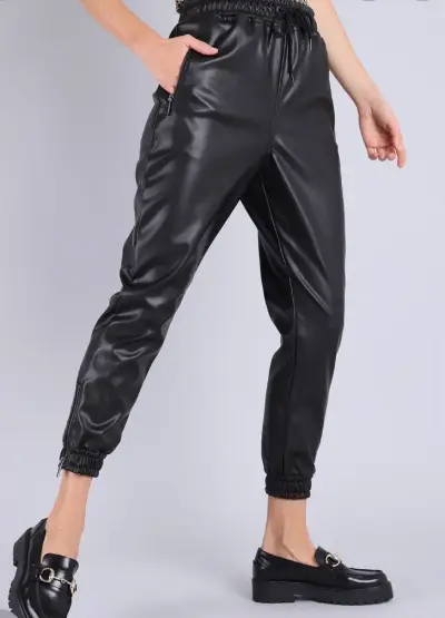 Pantalones jogger ecocuero  negro Soviet - miniatura 1